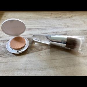 Clinique powder and brush